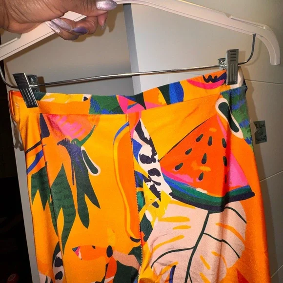 Nichole Lynel - Vibrant Floral Set - Picture 6 of 6